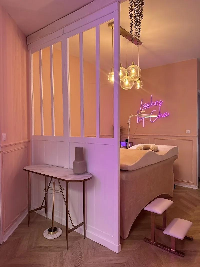 Auzi Maison de beauté - Sourcils & cils Bordeaux - Photo de couverture - OneBooking