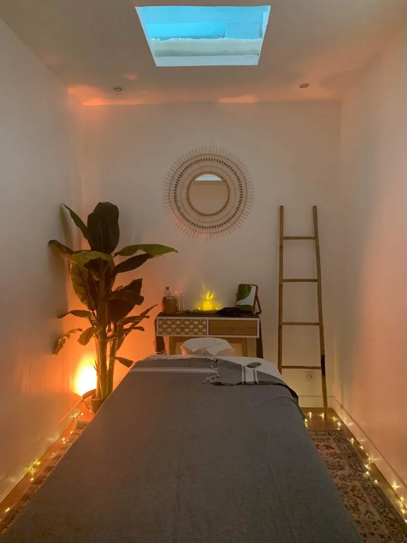 Vanessa Ceyrolle | Massages & Formations | Lyon 6 - Massage Lyon - Photo de couverture - OneBooking