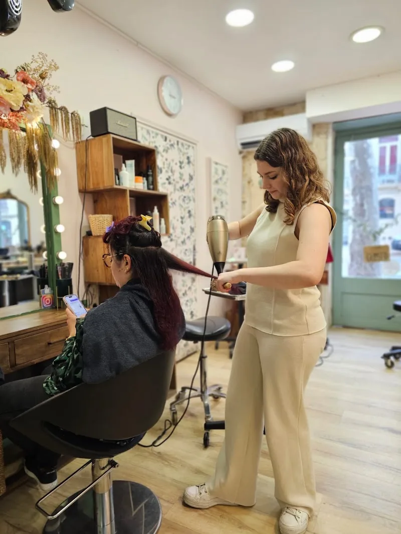 Mademoiselle Coiffe ! - Coiffeur Montpellier - Coloration végétale Montpellier - Coiffure Montpellier - Photo de couverture - OneBooking