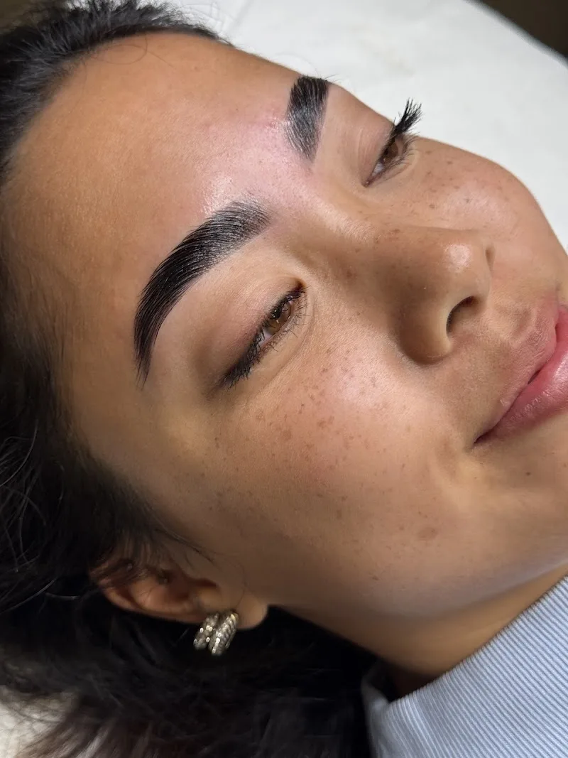 MIA BEAUTY - Sourcils & cils Lyon - Photo de couverture - OneBooking