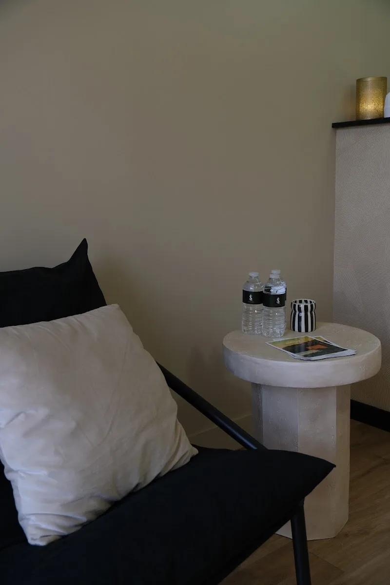 Leya Studio - Sourcils & cils Rennes - OneBooking