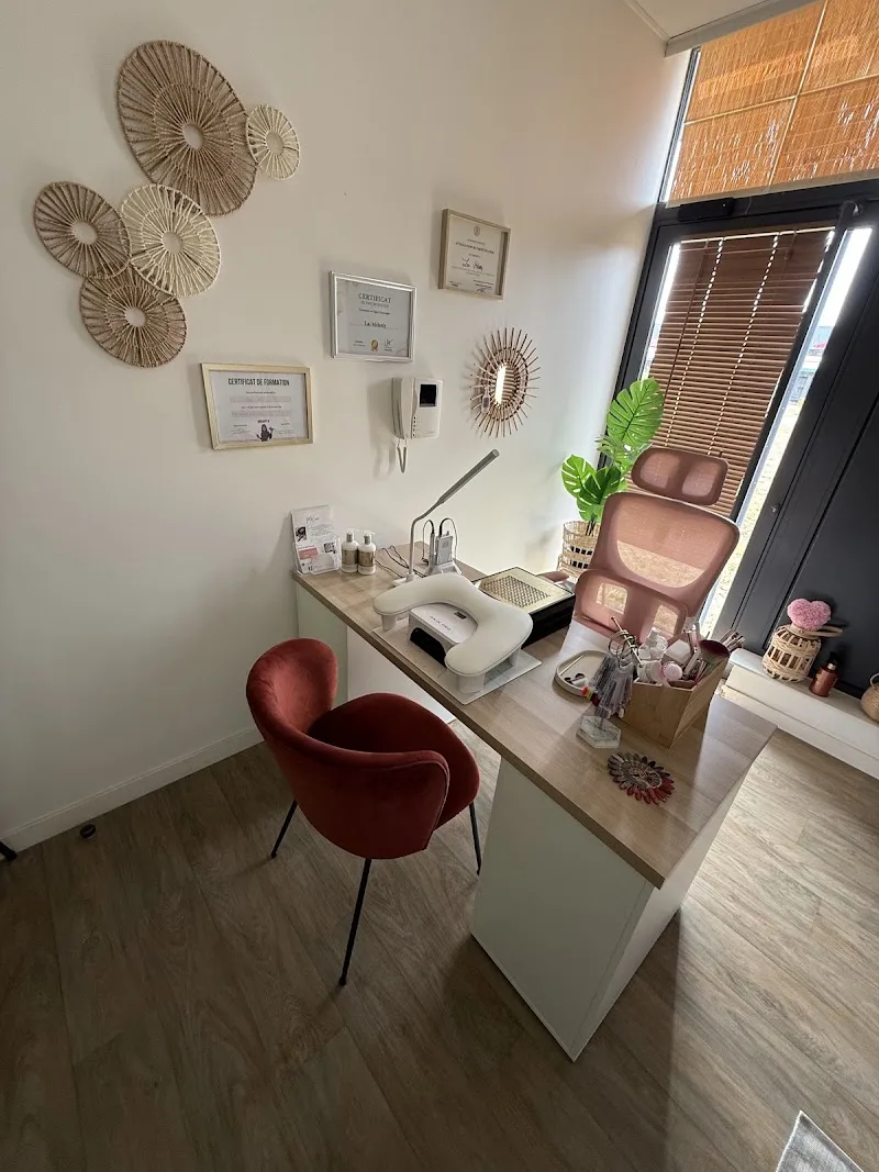 ML signature - Sourcils & cils Lille - Photo de couverture - OneBooking