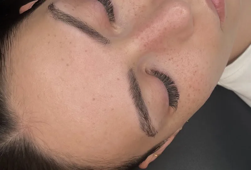 The Daisy Bloom - Extensions de Cils, Taches de Rousseur & Piercings à Clermont-Ferrand