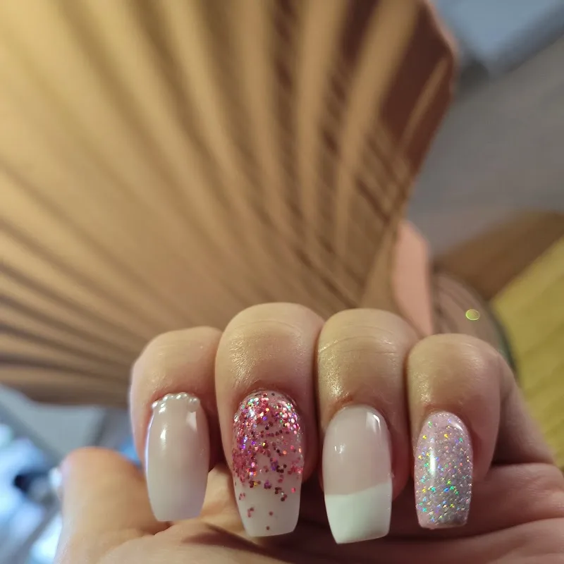 Cloudy institute manicure a domicile - Onglerie La Rochelle - Photo de couverture - OneBooking