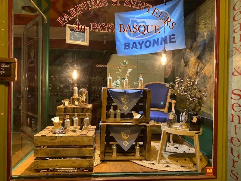 Parfums et Senteurs du Pays Basque Bayonne - Maquillage Bayonne - Photo de couverture - OneBooking