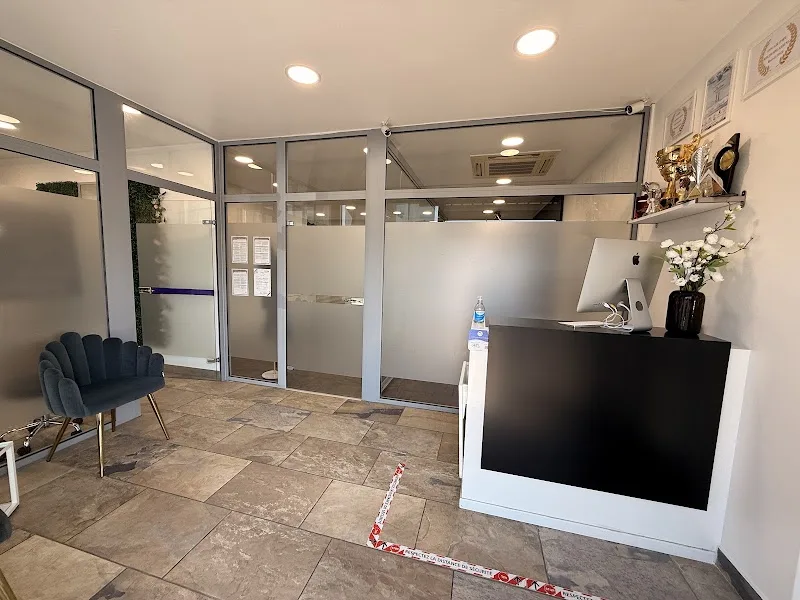 Kelen Bauck Institut - Sourcils & cils Perpignan - Photo de couverture - OneBooking