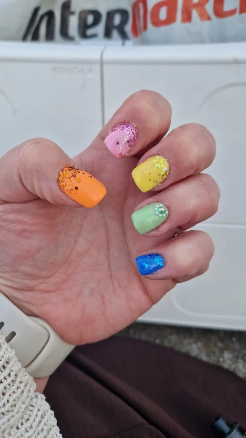 Ongles d'Antarès - Onglerie Clermont-Ferrand - Photo de couverture - OneBooking