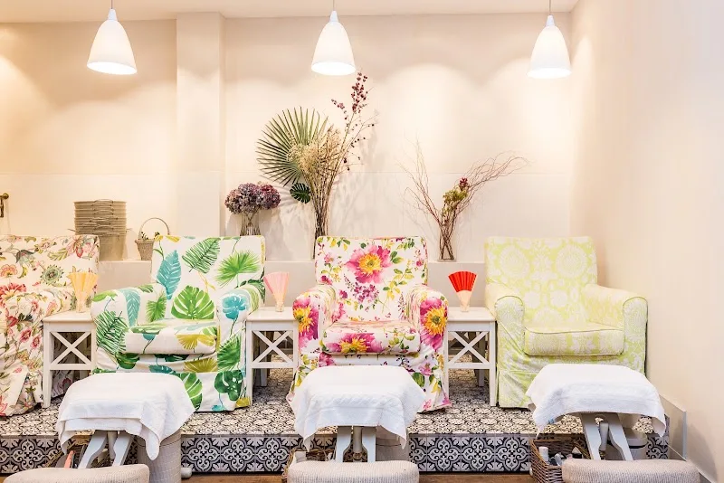 Free Persephone | Nail Bar. Massages. Facials - Onglerie Paris - Photo de couverture - OneBooking