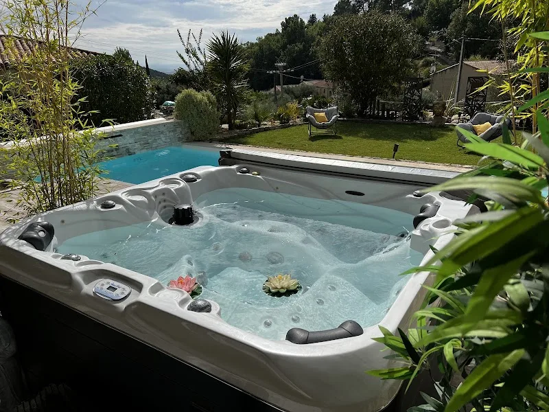 Chambre d'Hôte romantique le temps d’un instant et son espace bien être privatisation massage en duo piscine jacuzzi hammam