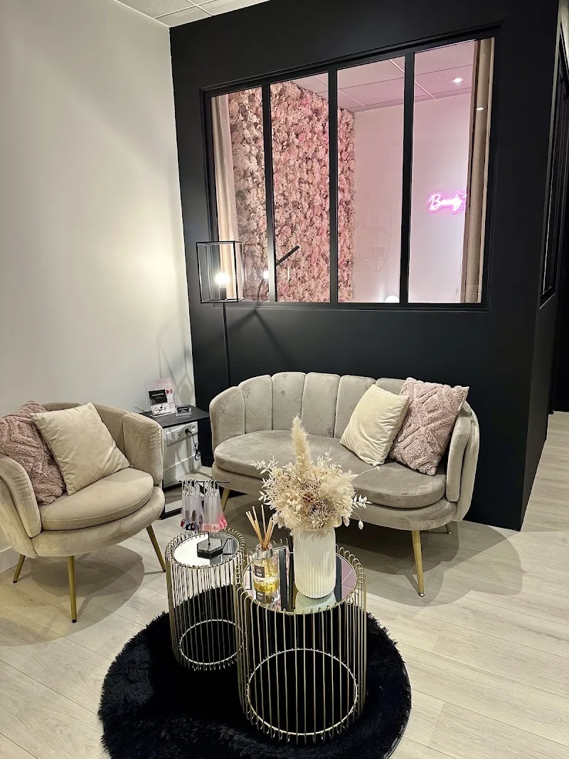 Lloren’s Esthétique - Onglerie Le Mans - Photo de couverture - OneBooking