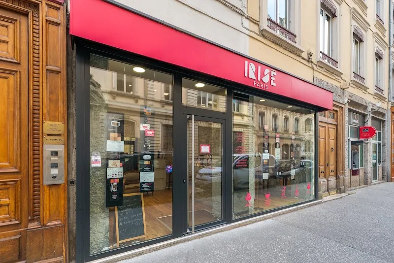 Irisé Paris - Lyon - Maquillage Lyon - Photo de couverture - OneBooking