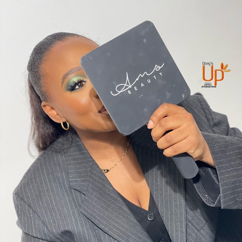 Adjinaya Makeup Studio - Maquillage Paris - Photo de couverture - OneBooking