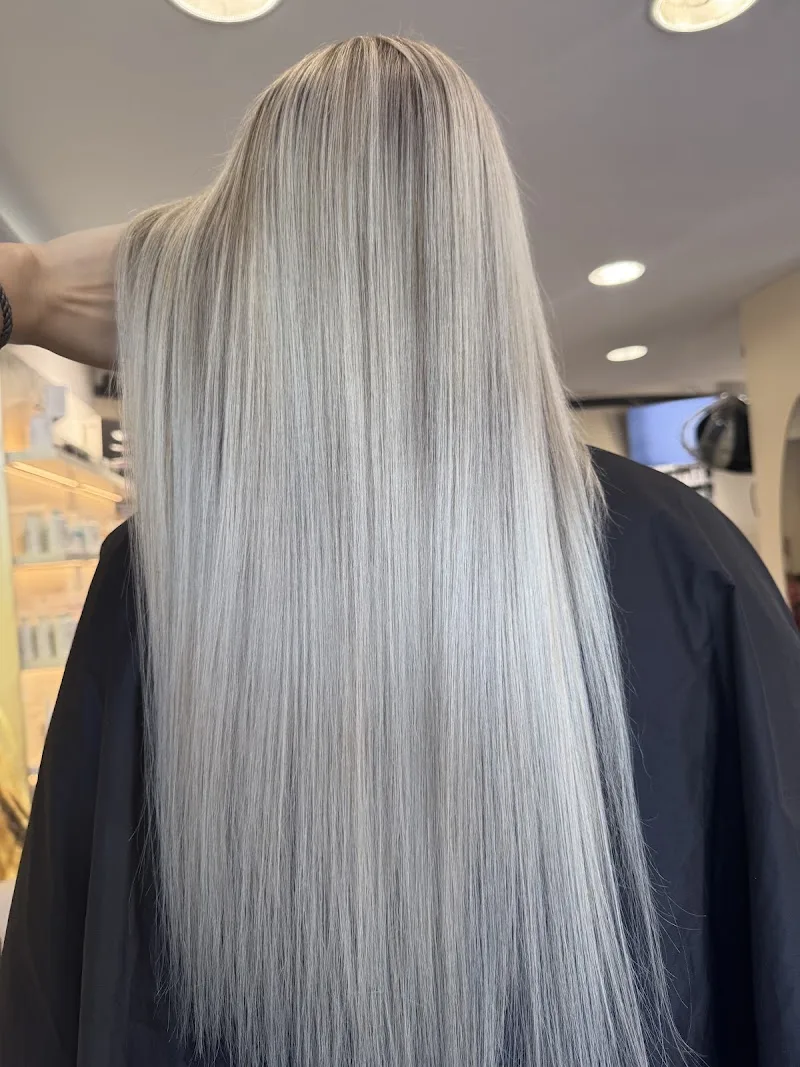 Salon&Academie de coiffure La Maison du Blond by Florina Le Cannet - Coiffure Cannes - Photo de couverture - OneBooking