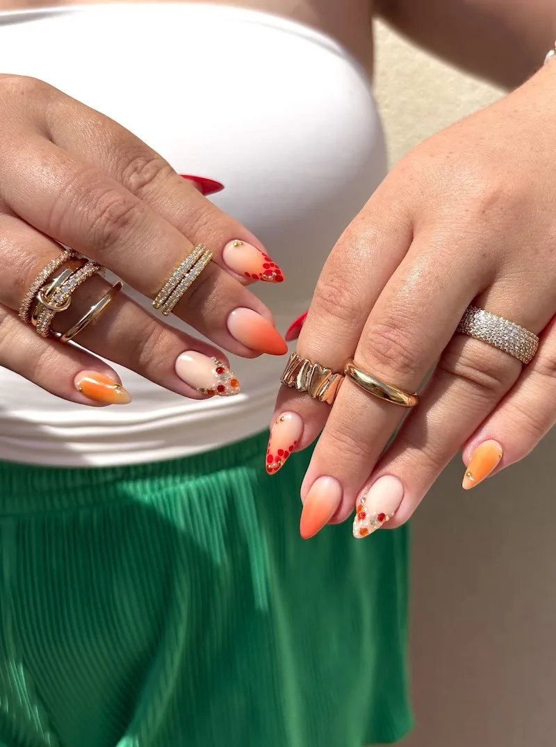 NP Nails Beauty - Onglerie La Rochelle - Photo de couverture - OneBooking