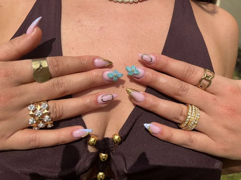 NAILS BEAUTY ADDICT