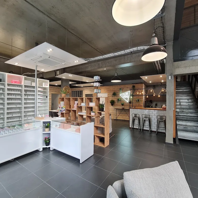 La Boutique FreeNails The Gelbottle France - Onglerie Nantes - Photo de couverture - OneBooking