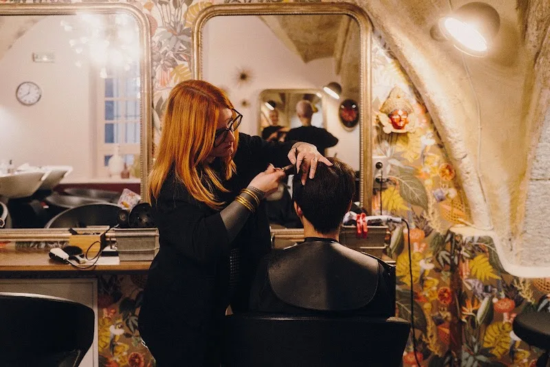 CUT MY BANGS - Amour et beauté