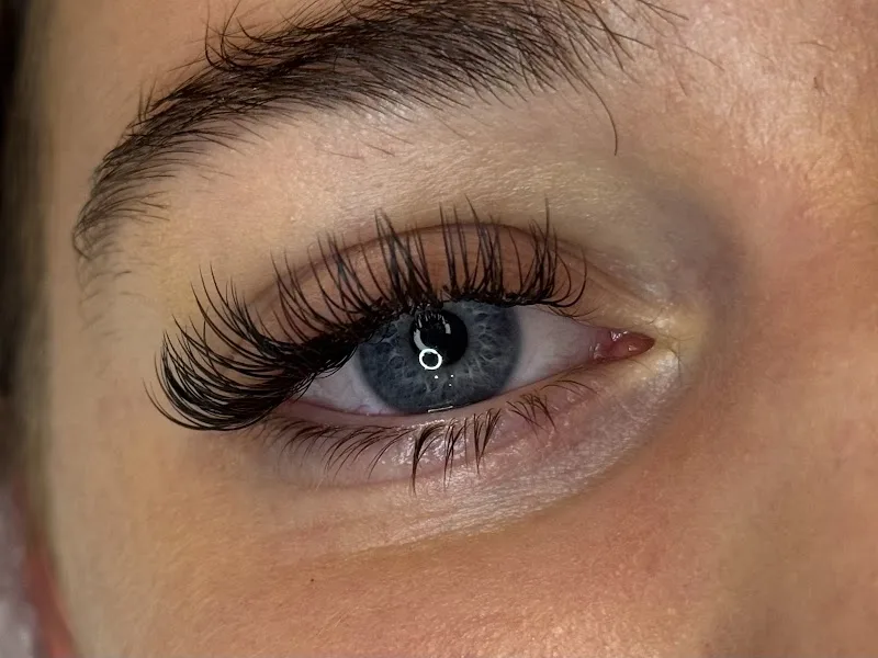 Cath Eyes Beauty - Sourcils & cils Clermont-Ferrand - Photo de couverture - OneBooking