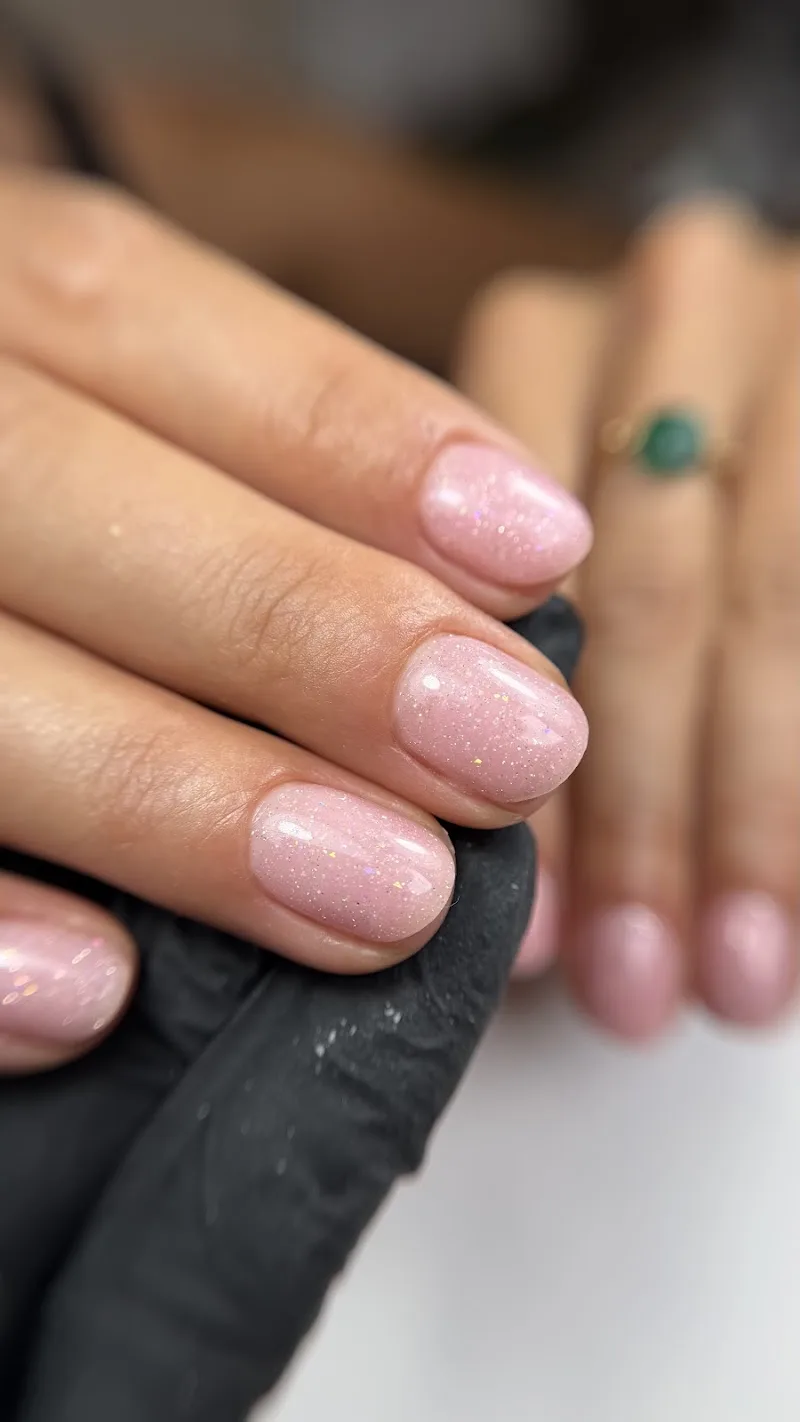 Lola R Nails - Onglerie Nantes - Photo de couverture - OneBooking