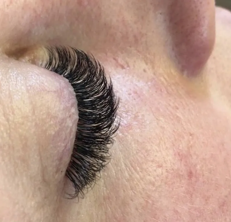Chez Ludia, extensions de cils et Onglerie