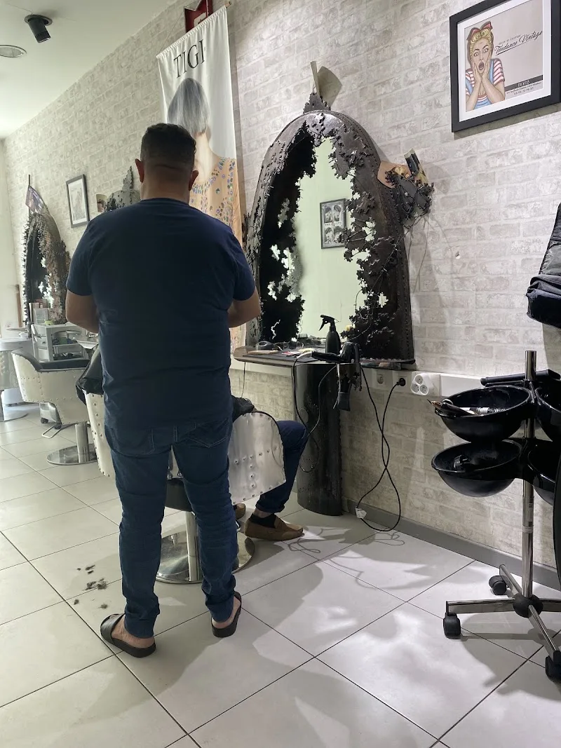 Tendance Vintage - Salon de coiffure - Coiffure Bordeaux - Photo de couverture - OneBooking