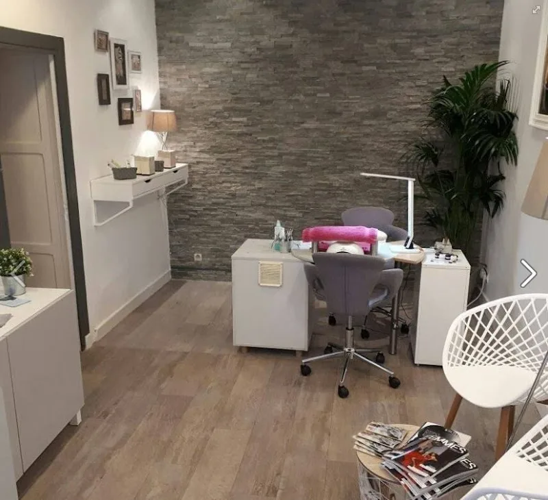 Origan Côté Ongles - Onglerie Dijon - Photo de couverture - OneBooking