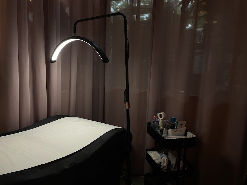 Claudie Institut - Sourcils & cils Rennes - Photo de couverture - OneBooking