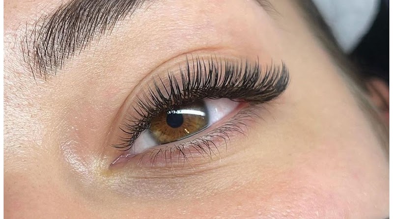 L’Excellence Cils – Tours | Extensions, Rehaussement & Formation Cils –Hydro-facial à Saint-Avertin