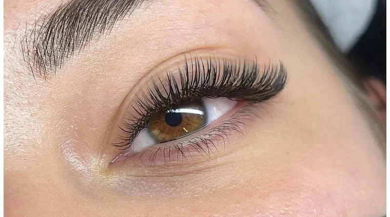 L’Excellence Cils – Tours | Extensions, Rehaussement & Formation Cils –Hydro-facial à Saint-Avertin