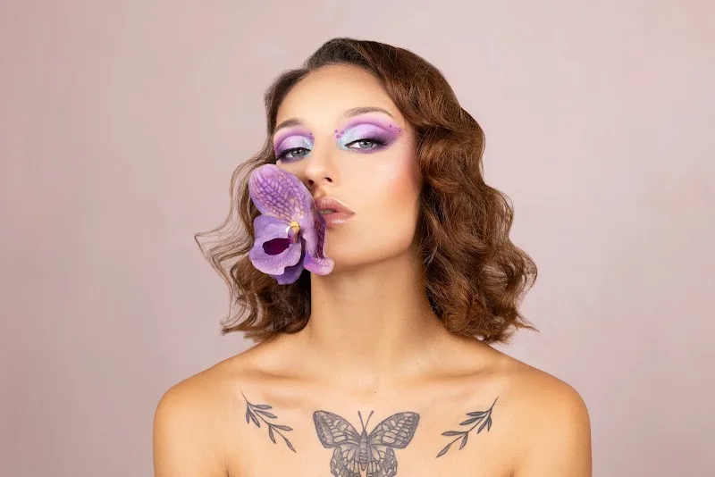 Studio Le Sanctuaire par Marilyne Dugé - Maquillage Dijon - Photo de couverture - OneBooking