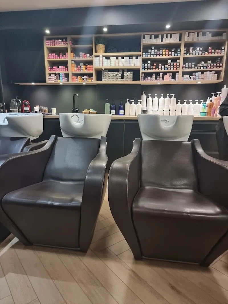 Antigone - Coiffure Auxerre - Photo de couverture - OneBooking
