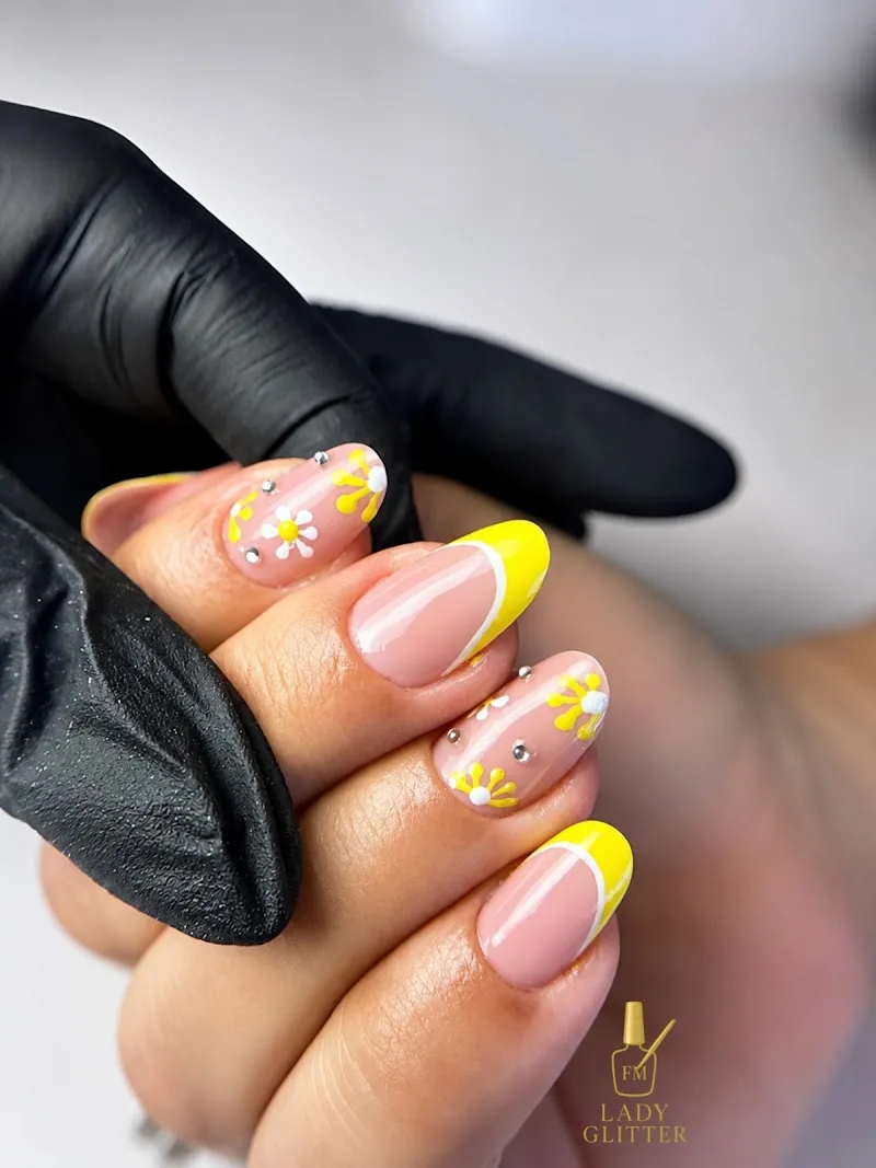 Lady Glitter Le Cannet – Ongles & Cils (Chez Alina Beauty Concept) - Onglerie Cannes - Photo de couverture - OneBooking