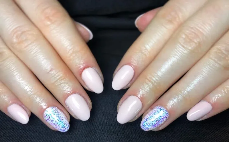 Noémie's Purple Nails