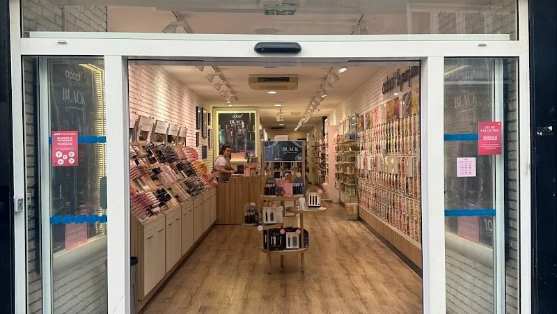 Adopt Parfums - Maquillage Bordeaux - Photo de couverture - OneBooking