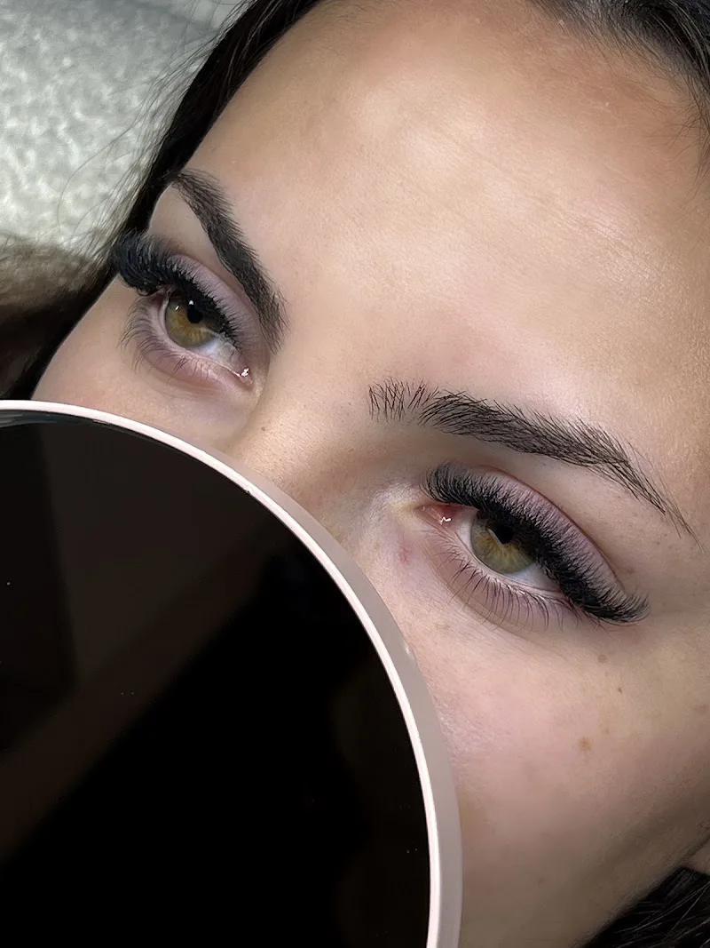 Clara Lash Studio - Sourcils & cils Bordeaux - Photo de couverture - OneBooking