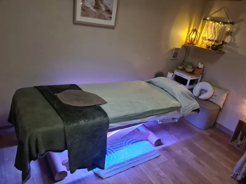 L' Aura Triomphe - Massages & Soins Bien-être et Sportif Dijon - Quétigny - Épilation Dijon - Photo de couverture - OneBooking