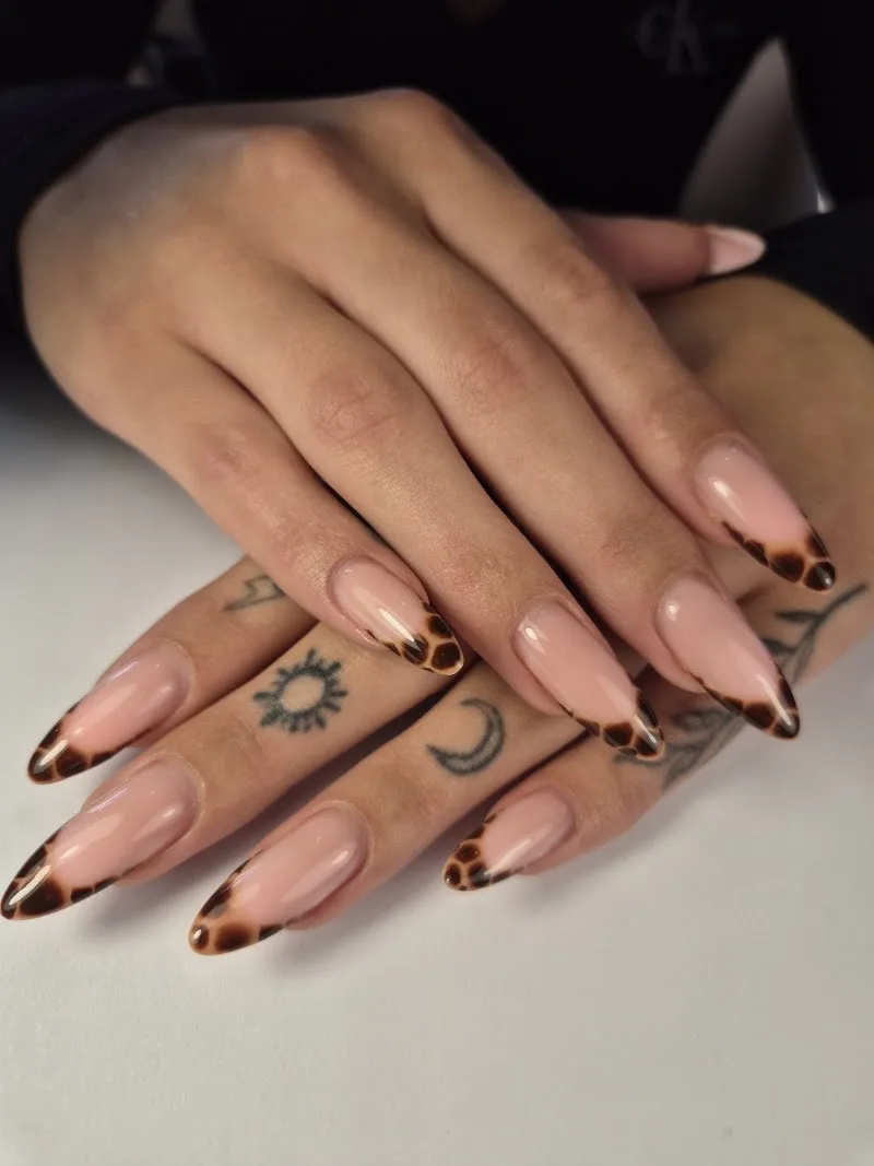 Nadia Nails - Onglerie Saint-Étienne - Photo de couverture - OneBooking
