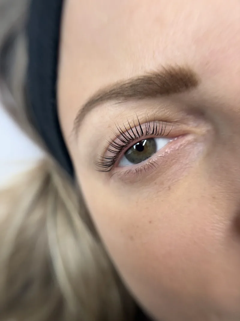 Elle & Anna - Sourcils & cils Nantes - Photo de couverture - OneBooking
