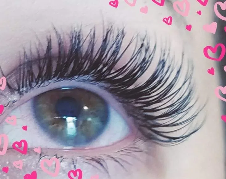 Extensions de cils Bordeaux - Maquilleuse hairstyliste -Nouvelle Aquitaine (33150 Cenon) - Sourcils & cils Bordeaux - Photo de couverture - OneBooking