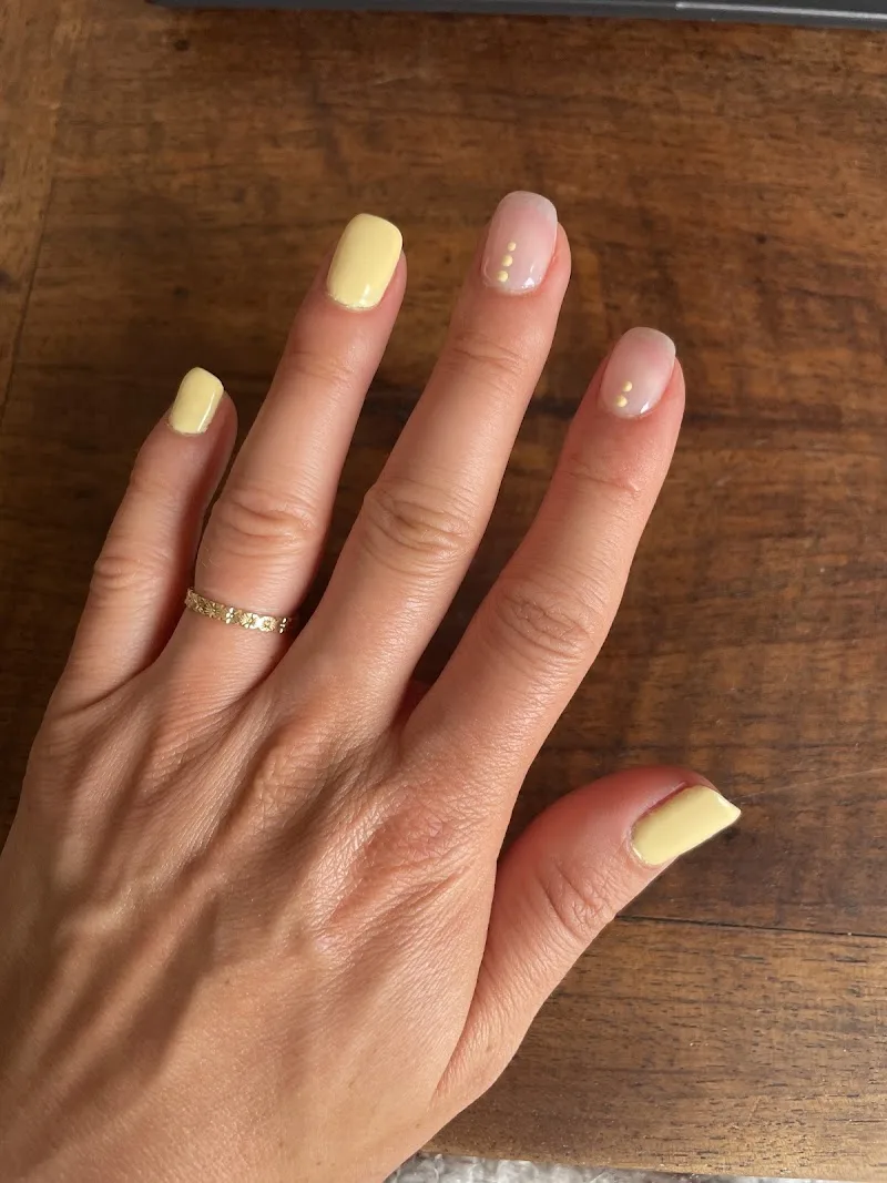 Clara - Prothésiste Ongulaire - Onglerie Nantes - Photo de couverture - OneBooking
