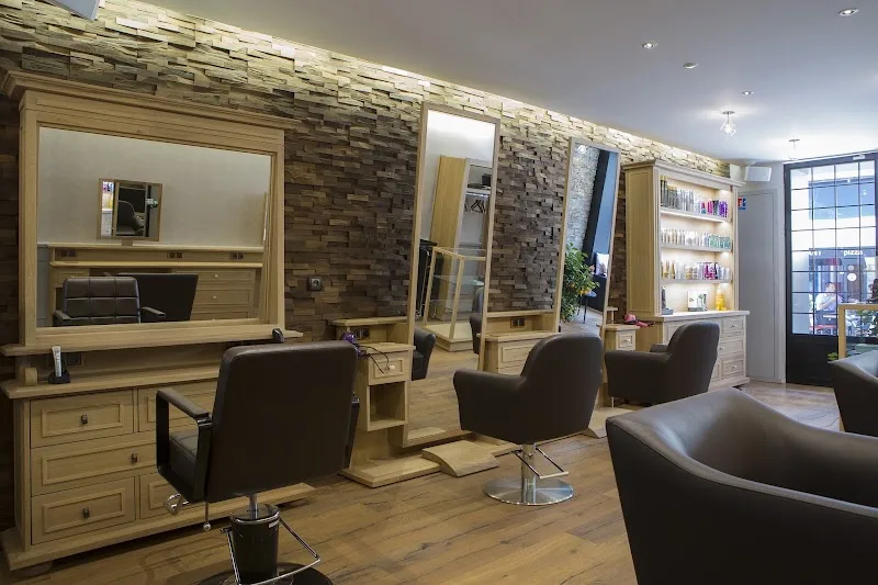 Le Figaro de Bersot - Coiffure Besançon - Photo de couverture - OneBooking
