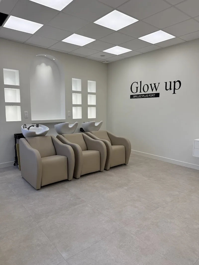 Glow up briller plus fort - Onglerie Clermont-Ferrand - Photo de couverture - OneBooking