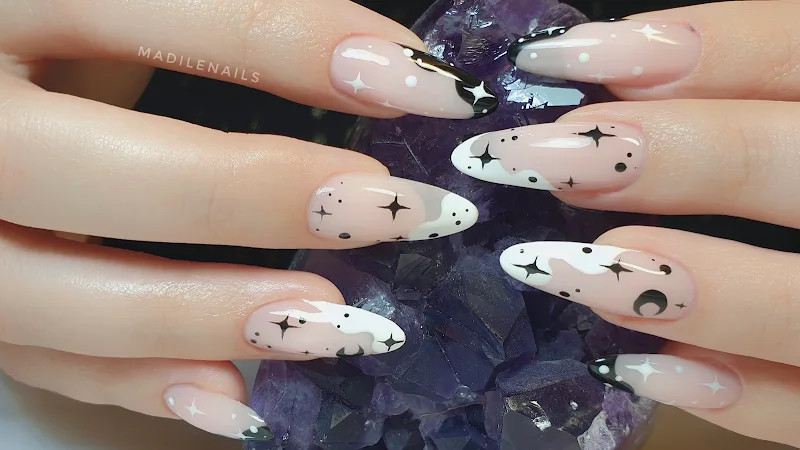 Madile Nails - Onglerie Nantes - Photo de couverture - OneBooking