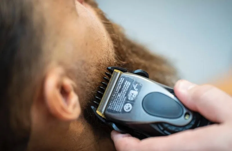BARBER CORNER AUXRRE Barbershop