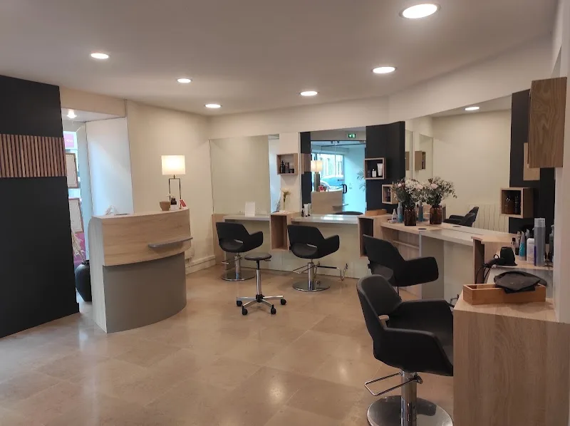 L' instant Chic - Coiffure Caen - Photo de couverture - OneBooking