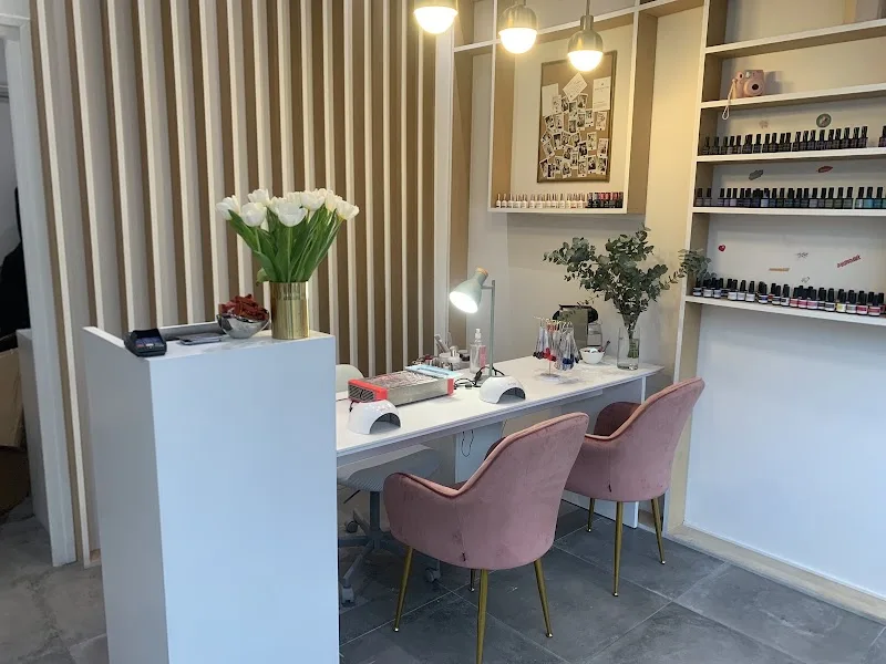 Manucure Paris - Onglerie Paris - Photo de couverture - OneBooking
