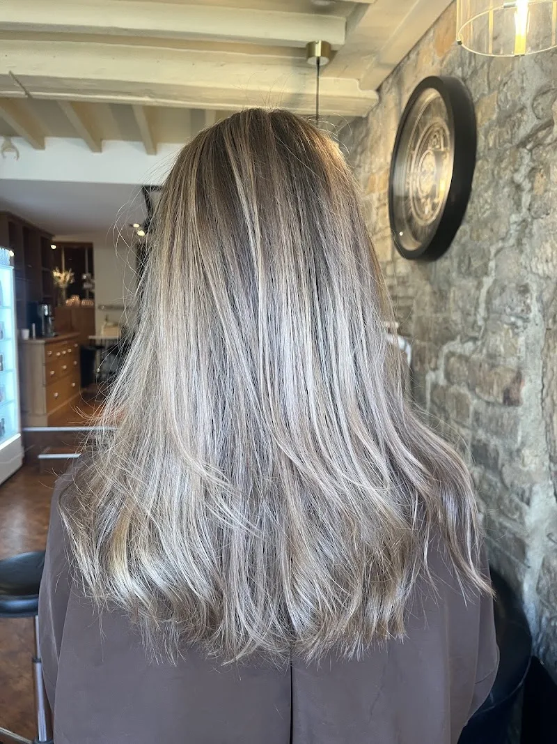 Ombré & nuances - Coiffure Caen - Photo de couverture - OneBooking