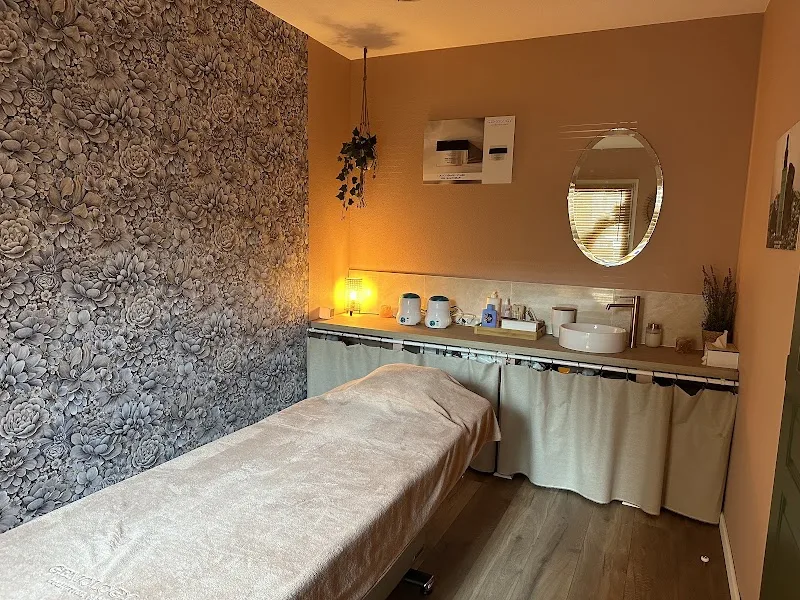 Le square des sens ( Méthode Renata França ) et ( Epilation définitive au Laser Diode ) Besançon - Onglerie Besançon - Photo de couverture - OneBooking