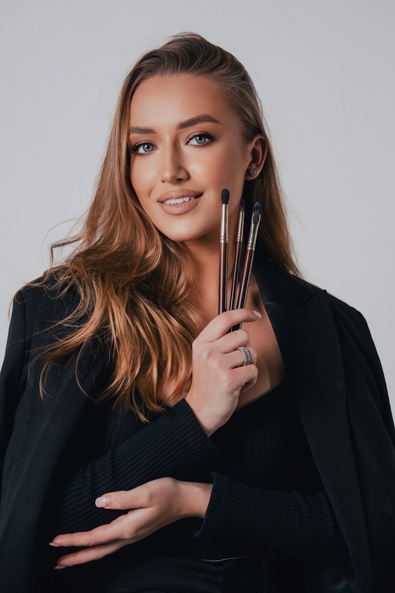 Tsybrova makeup | Maquilleuse Lyon - Maquillage Lyon - Photo de couverture - OneBooking