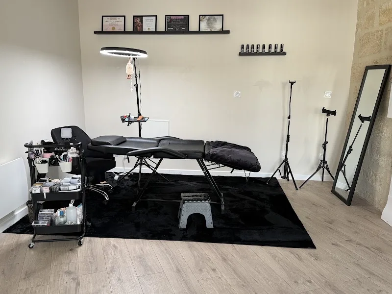 N Beauty - Sourcils & cils Bordeaux - Photo de couverture - OneBooking